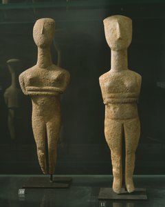「フォールドアーム」タイプの女性の置物、パロス、キクラデスII世前期（紀元前2700〜2300年）（大理石）